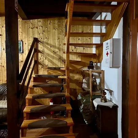 House Eagle Apartment *