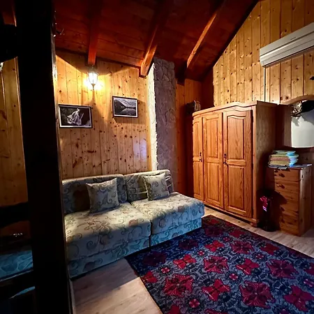 House Eagle Apartment *