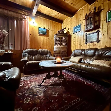 House Eagle Apartment *
